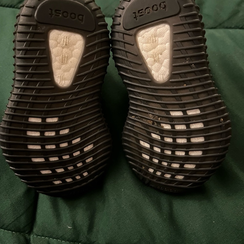Authentic Infant Yeezy 350 Yecheil nonreflective - Picture 6 of 6